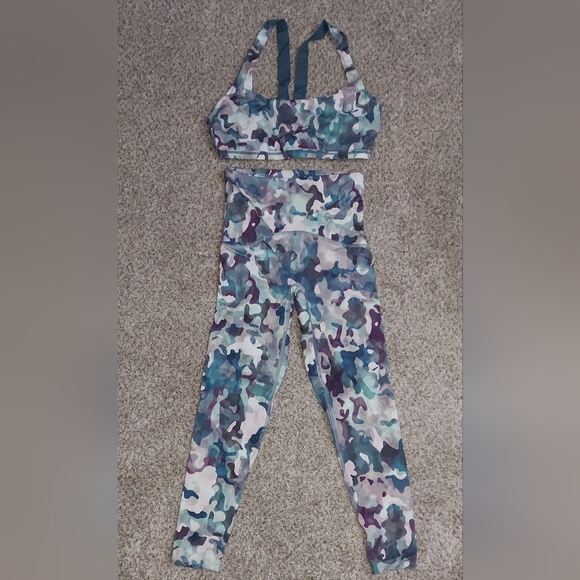 SPANX Pants - SPANX Camo Water Color Print Activewear Set